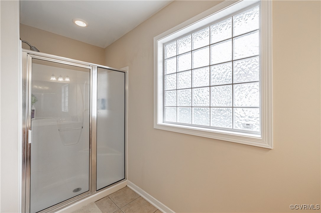 9500 Meadowview Road Henrico, VA 23294 - Photo 36 of 49 an empty room with windows and closet