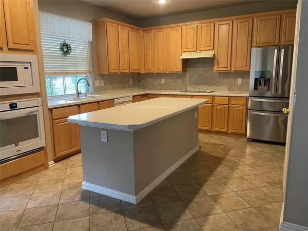 $3,100 | 2016 Deer Path Court, Keller, TX 76248