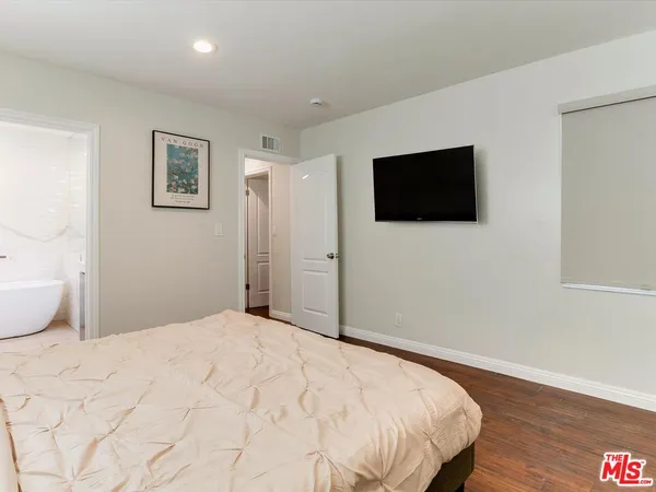 $5,749 | 23109 Mariano Street, Woodland Hills, CA 91367
