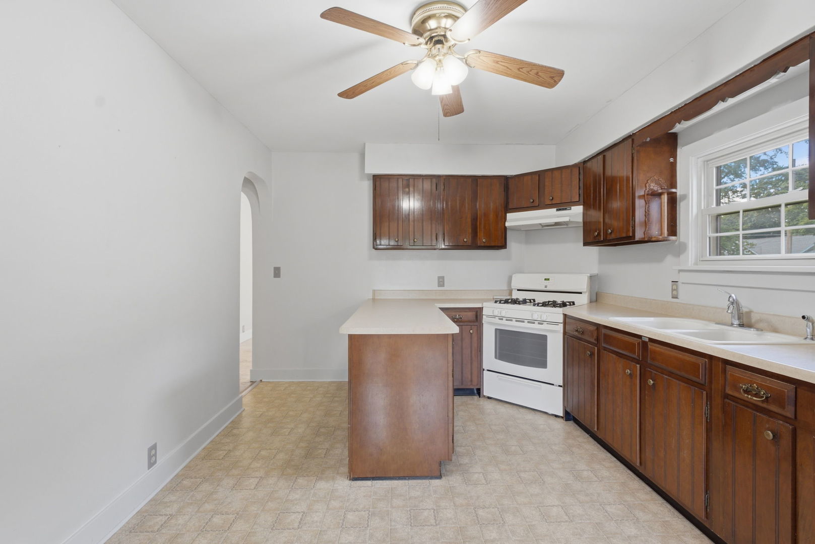 2202 44th Street Moline, IL 61265 - Photo 11 of 36