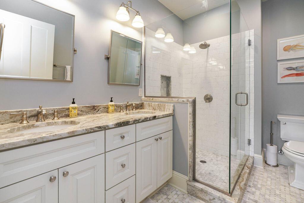 2462 Lane Road Columbus, OH 43220 - Photo 47 of 80 Full Bathroom 5