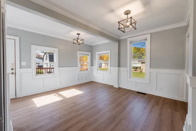 $360,000 | 702 East Side Drive, Geneva, IL 60134