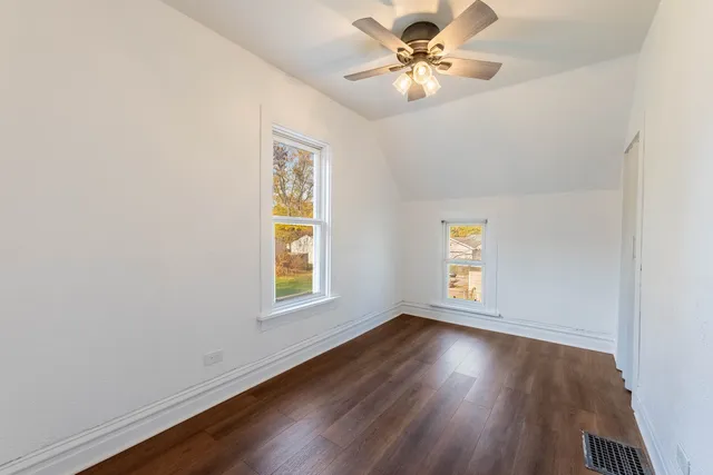 $360,000 | 702 East Side Drive, Geneva, IL 60134