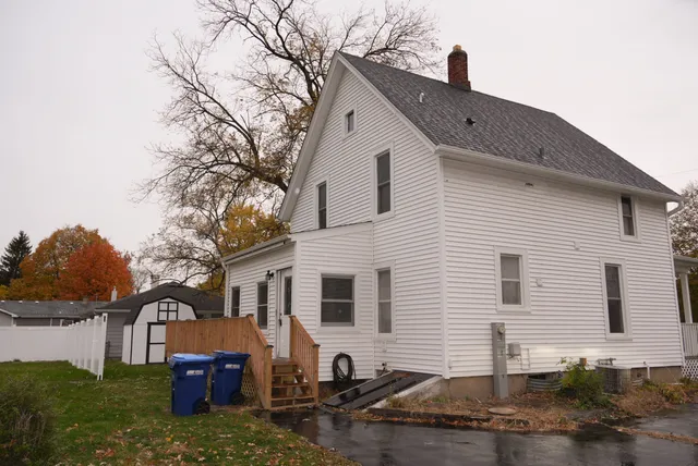 $360,000 | 702 East Side Drive, Geneva, IL 60134