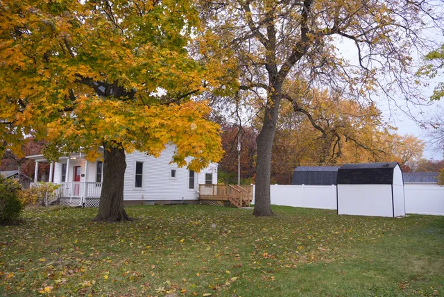 $360,000 | 702 East Side Drive, Geneva, IL 60134