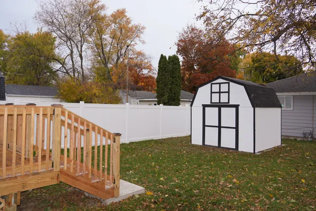 $360,000 | 702 East Side Drive, Geneva, IL 60134