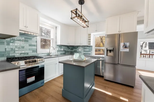 $360,000 | 702 East Side Drive, Geneva, IL 60134