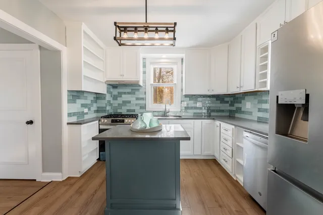 $360,000 | 702 East Side Drive, Geneva, IL 60134