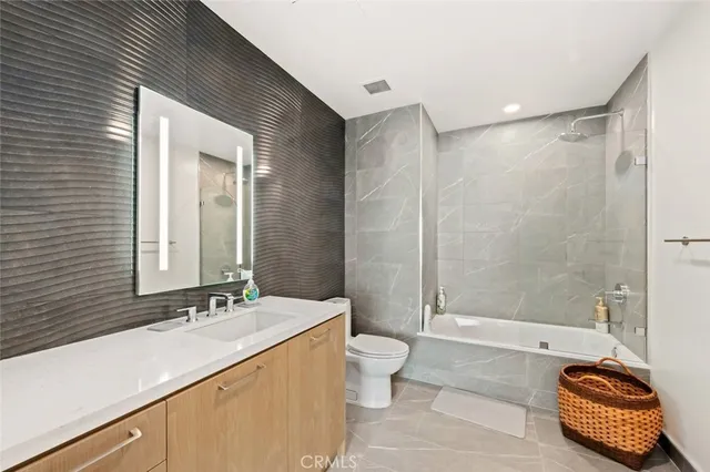 $5,300 | 400 South Broadway, Unit 1601, Los Angeles, CA 90013