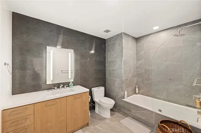 $5,300 | 400 South Broadway, Unit 1601, Los Angeles, CA 90013