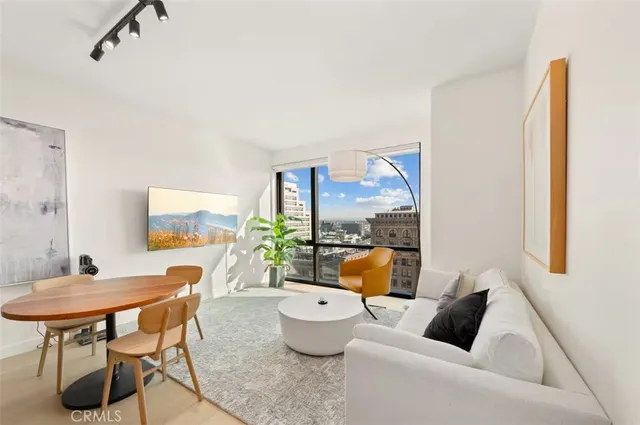 $5,300 | 400 South Broadway, Unit 1601, Los Angeles, CA 90013