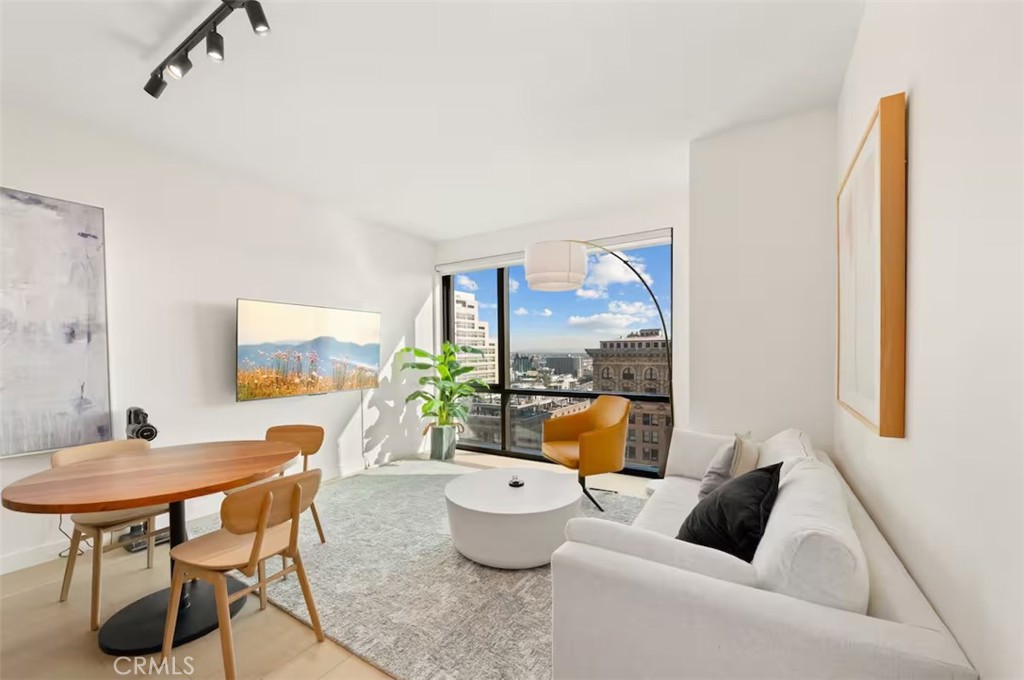 400 South Broadway, Unit 1601 Los Angeles, CA 90013 - Photo 2 of 27