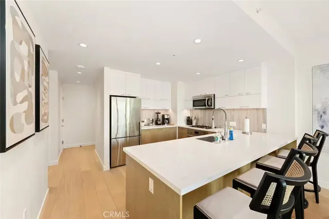 $5,300 | 400 South Broadway, Unit 1601, Los Angeles, CA 90013