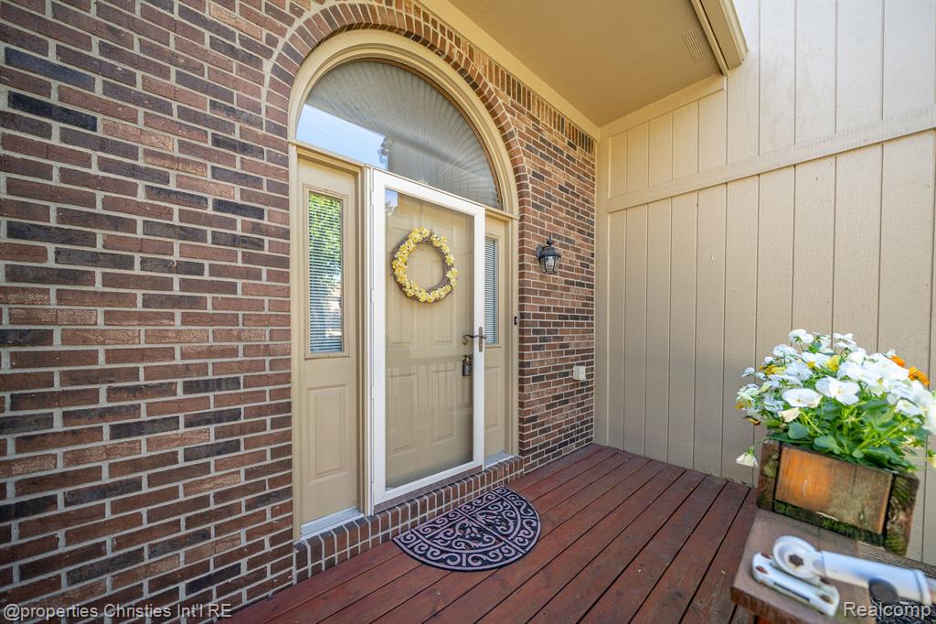 2163 Rochelle Park Drive Rochester Hills, MI 48309 - Photo 4 of 35