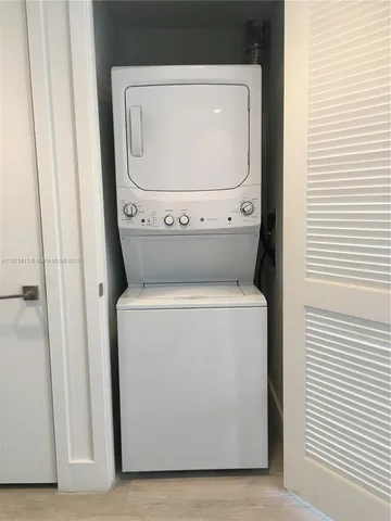 a view of a house with backyard and deck