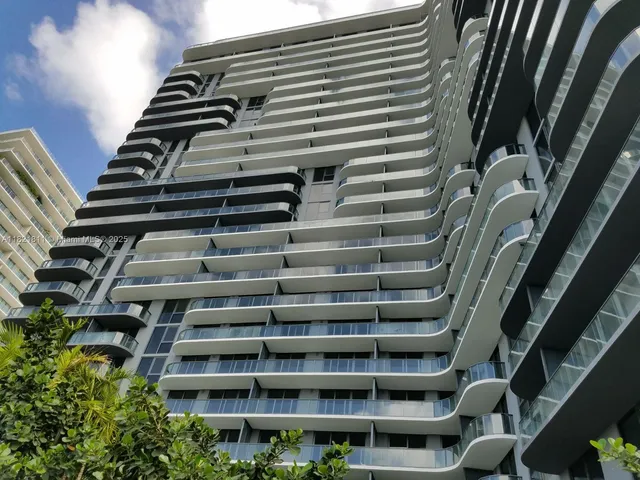 $3,000 | 121 Northeast 34th Street, Unit 1410, Miami, FL 33137