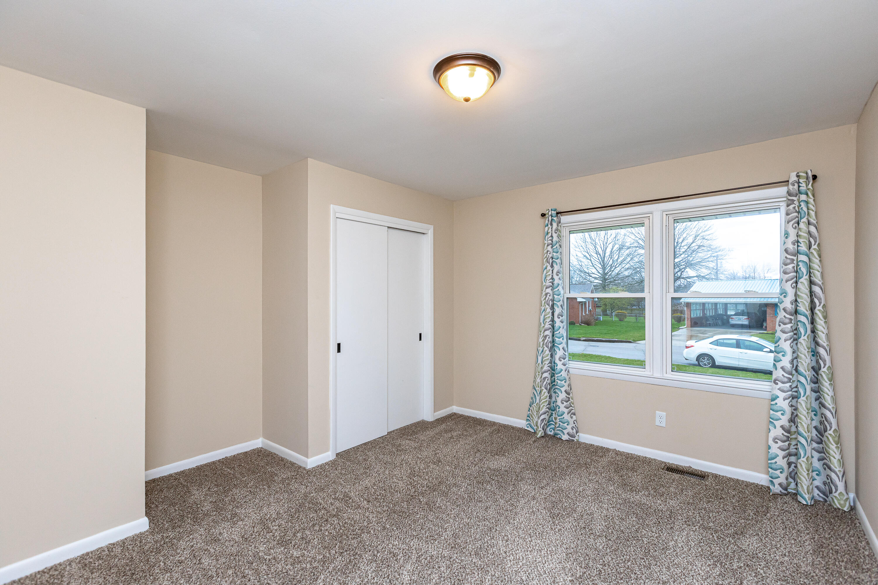 1611 Raleigh Road Lexington, KY 40505 - Photo 11 of 29 1-17