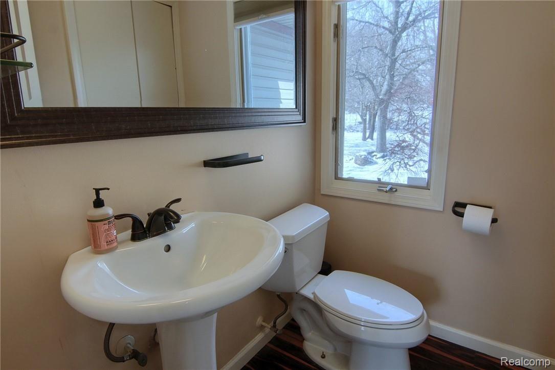 10175 Groh Road Grosse Ile, MI 48138 - Photo 30 of 39 17-Half Bath.jpg