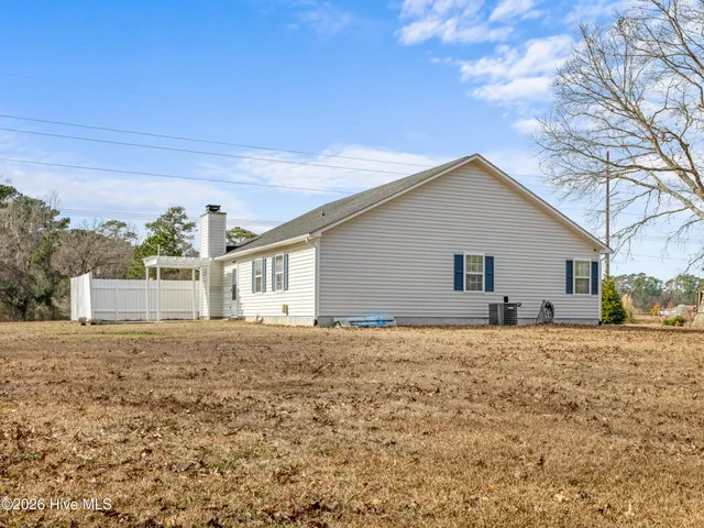 $279,900 | 378 Riggs Road, Hubert, NC 28539