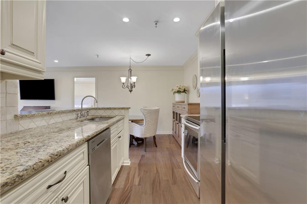 300 Johnson Ferry Road, Unit B206 Sandy Springs, GA 30328 - Photo 11 of 36