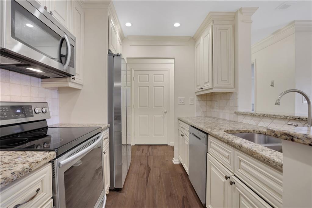 300 Johnson Ferry Road, Unit B206 Sandy Springs, GA 30328 - Photo 10 of 36