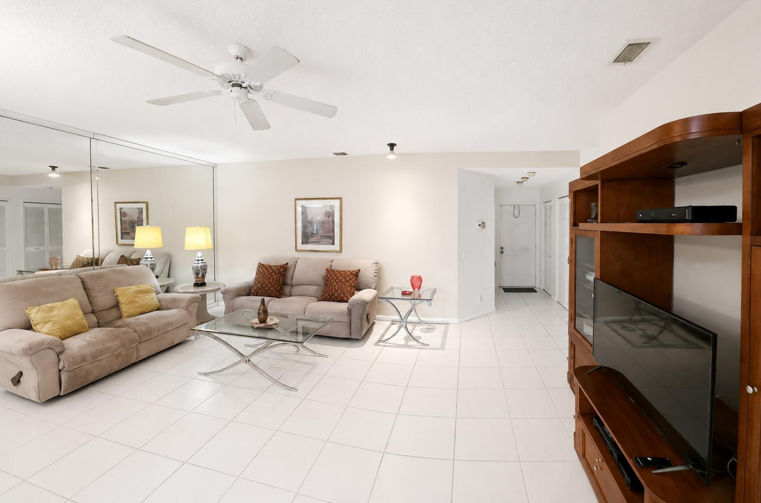 6566 Via Regina, Unit 6566 Boca Raton, FL 33433 - Photo 7 of 17 Living room