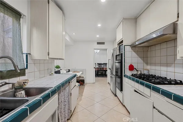 $910,000 | 9253 Hayvenhurst Avenue, North Hills, CA 91343