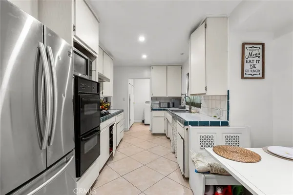 $910,000 | 9253 Hayvenhurst Avenue, North Hills, CA 91343