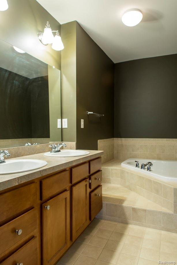 49041 Hawksburry Road Canton, MI 48188 - Photo 30 of 50 Vogel Team Hawksburry-30.jpg
