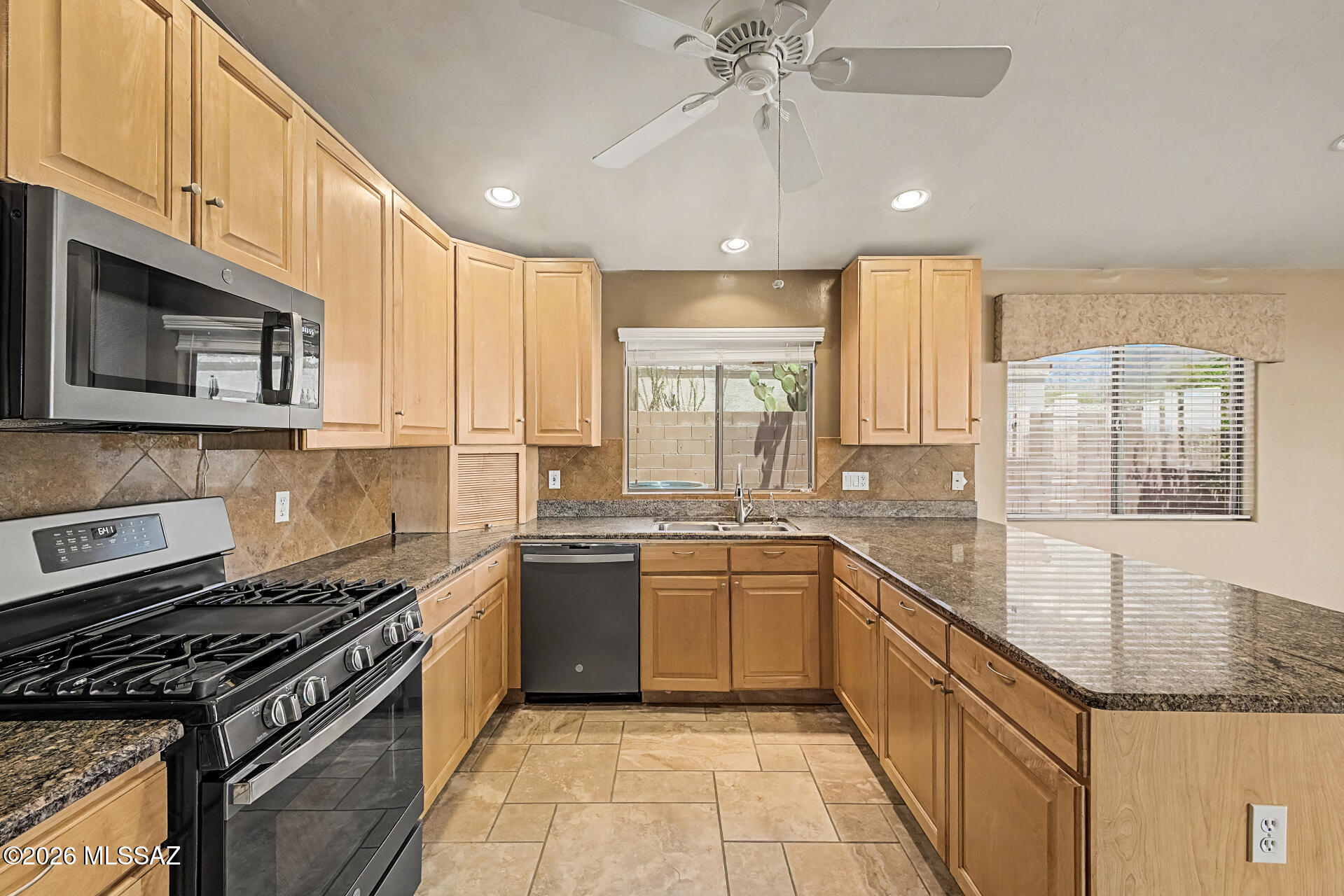 573 West Silvertip Road Oro Valley, AZ 85737 - Photo 11 of 32