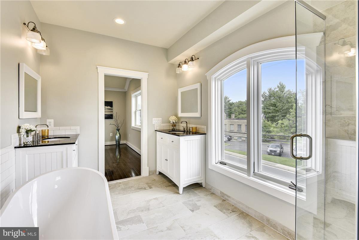 102 East Braddock Road Alexandria, VA 22301 - Photo 14 of 28 Bath (Master)