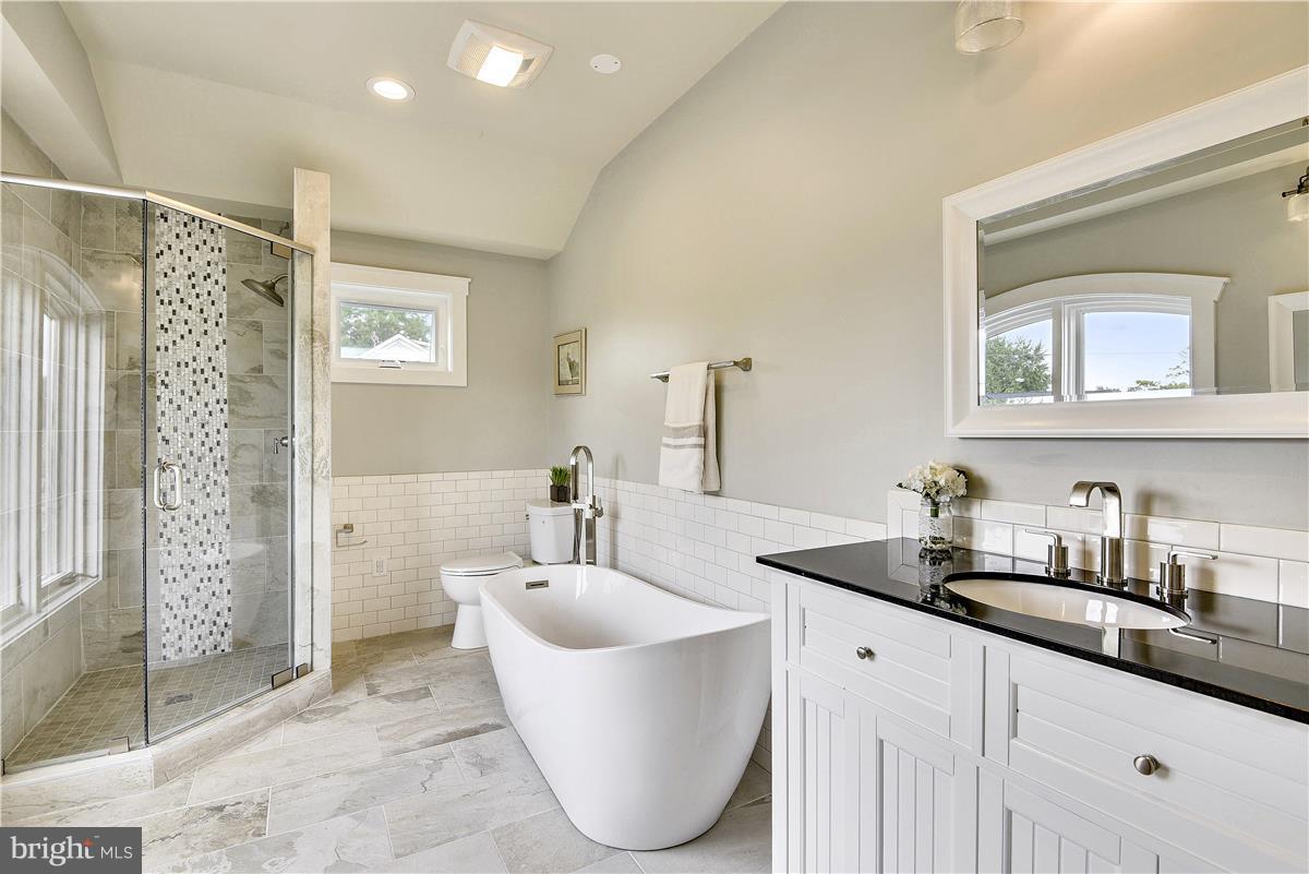 102 East Braddock Road Alexandria, VA 22301 - Photo 15 of 28 Bath (Master)