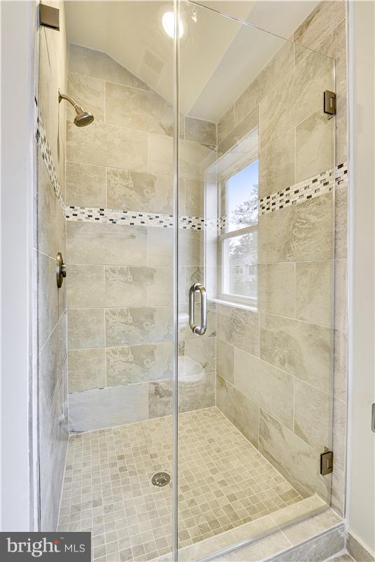 102 East Braddock Road Alexandria, VA 22301 - Photo 16 of 28 Bath (Master)