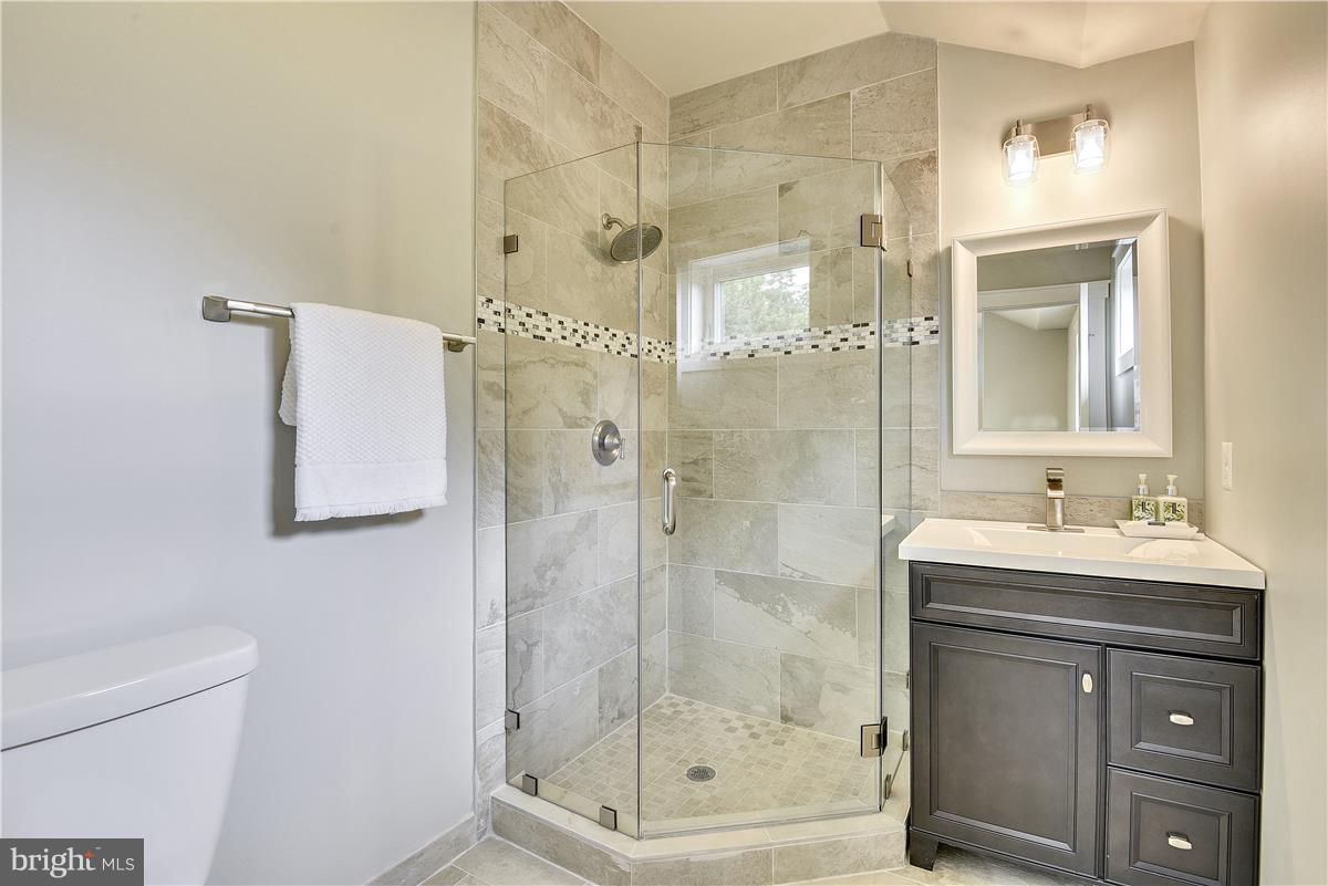 102 East Braddock Road Alexandria, VA 22301 - Photo 19 of 28 Bath