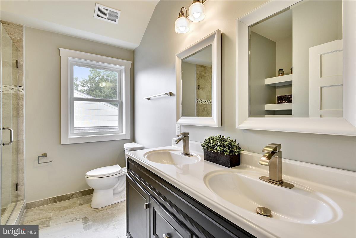 102 East Braddock Road Alexandria, VA 22301 - Photo 21 of 28 Bath