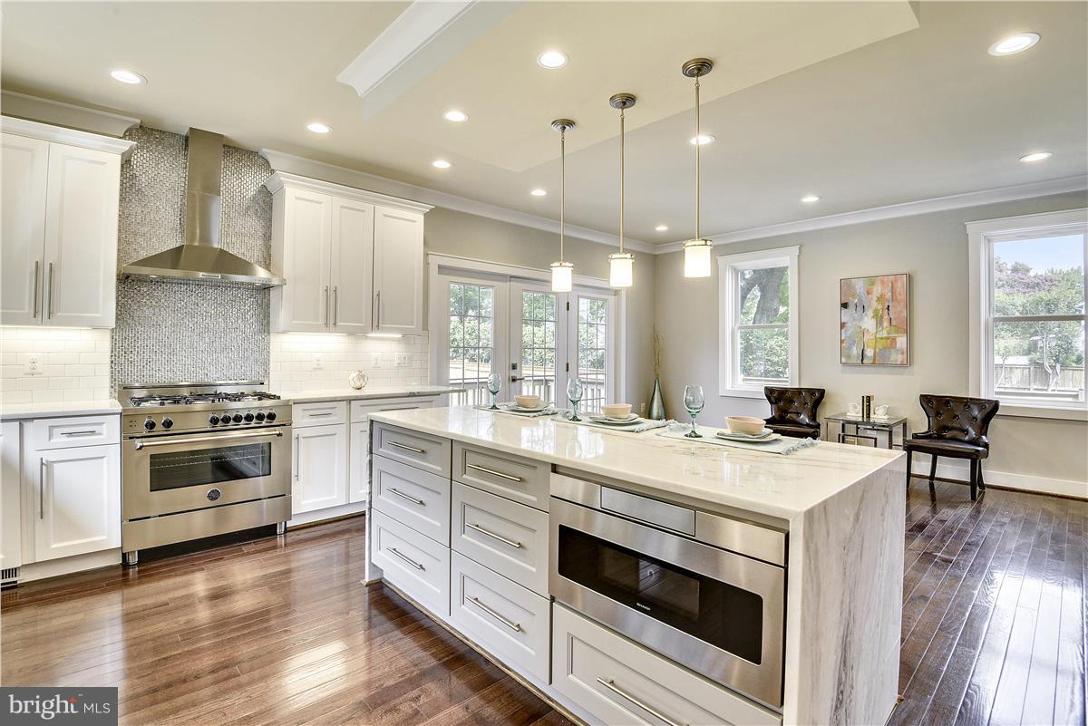 102 East Braddock Road Alexandria, VA 22301 - Photo 10 of 28 Kitchen