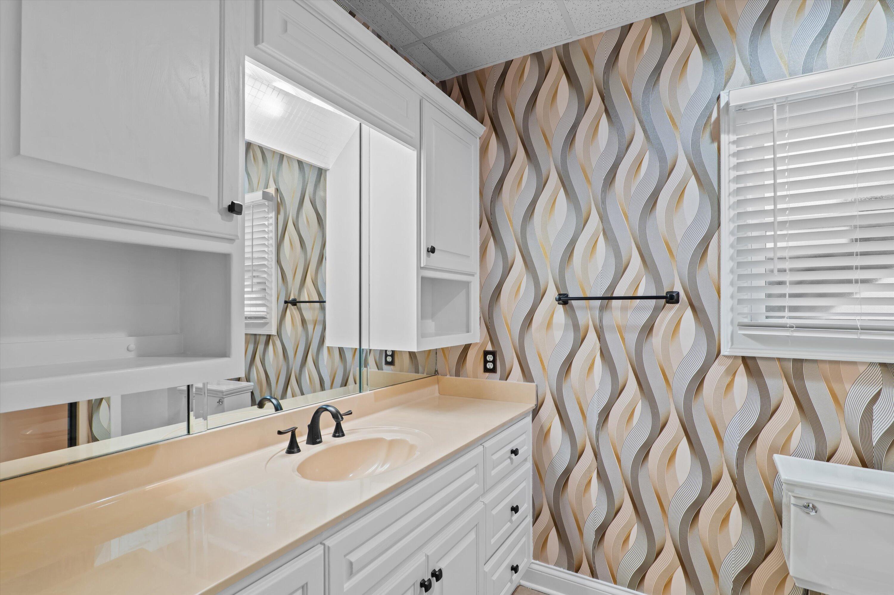 210 Daly Place McCormick, SC 29835 - Photo 38 of 58 Full guest bathroom on lower level