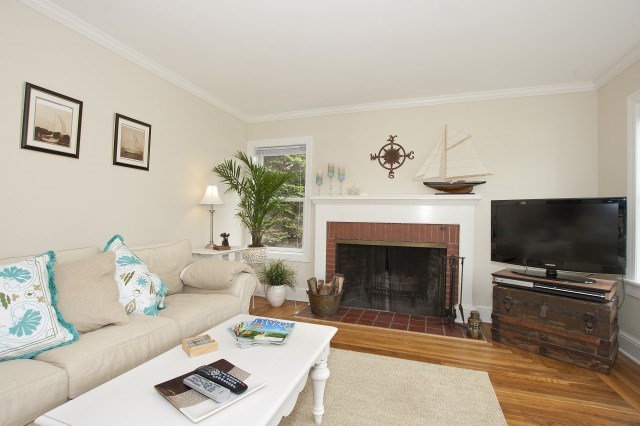 94 South Pier Road Narragansett, RI 02882 - Photo 4 of 32 Gallery Image 4