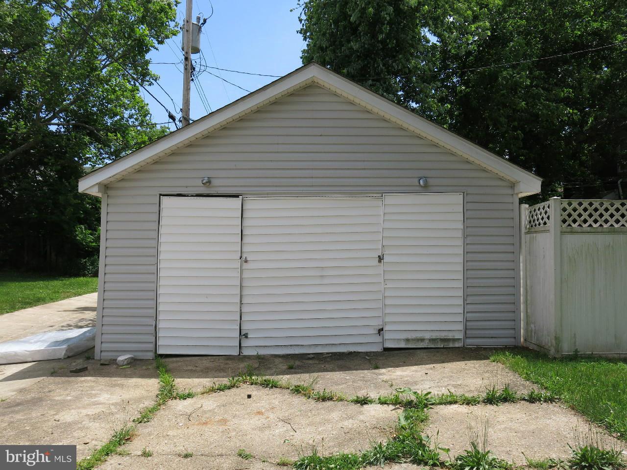 Detached Garage