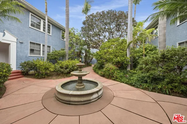 $815,000 | 1137 26th Street, Unit D, Santa Monica, CA 90403