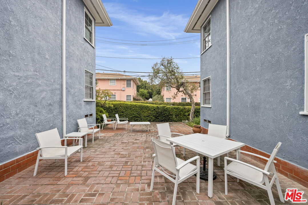 1137 26th Street, Unit D Santa Monica, CA 90403 - Photo 12 of 14 a outdoor space with a couch and chairs