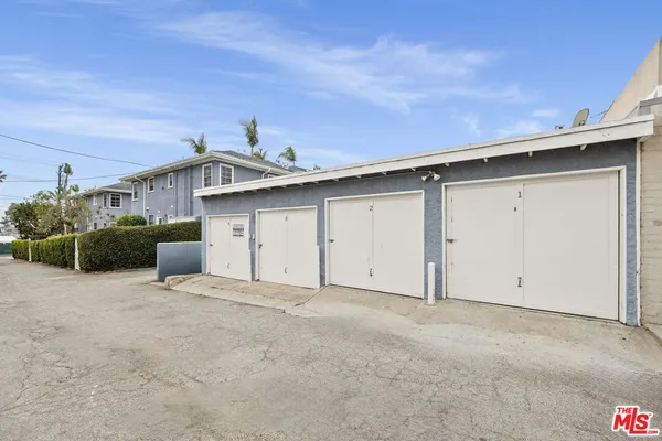 a view of a garage