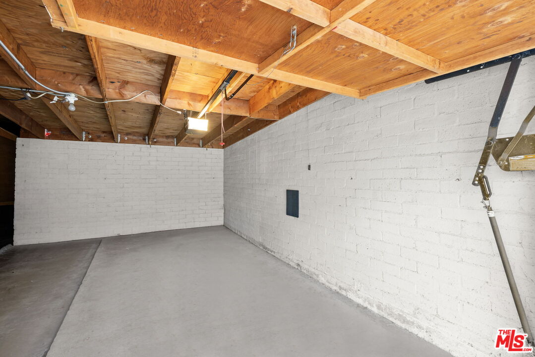 1137 26th Street, Unit D Santa Monica, CA 90403 - Photo 14 of 14 a view of a room with an empty space