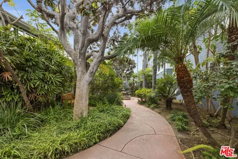 $829,000 | 1137 26th Street, Unit D, Santa Monica, CA 90403