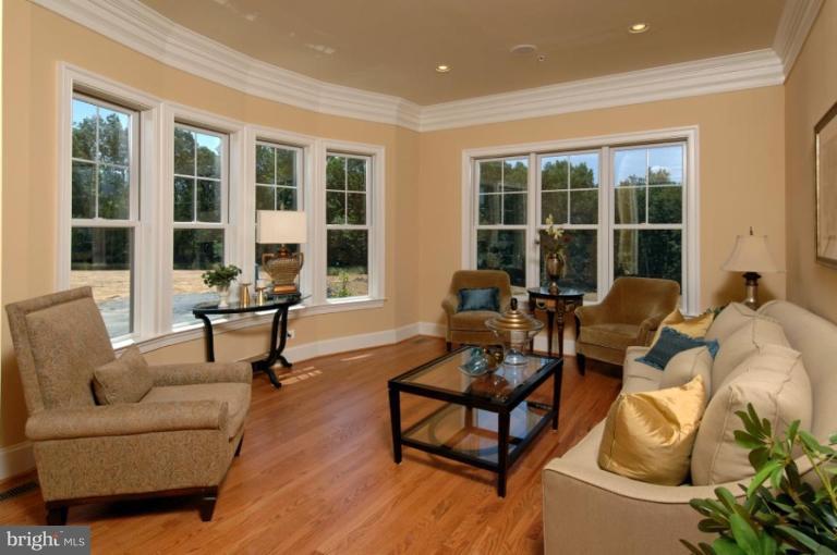 8914 Bells Mill Road Potomac, MD 20854 - Photo 4 of 15 Living Room
