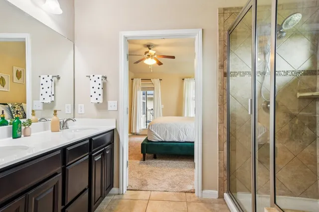 a en suite bathroom with a sink and a mirror
