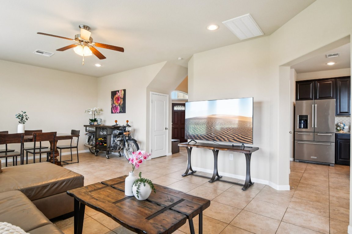 125 Checkerspot Court Georgetown, TX 78626 - Photo 5 of 40 a living room with furniture and kitchen view