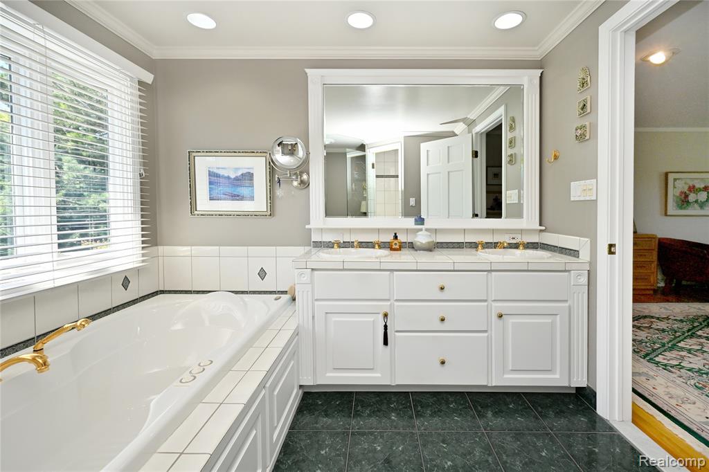 4655 Walnut Lake Road Bloomfield Hills, MI 48301 - Photo 20 of 41 Gallery Image 20