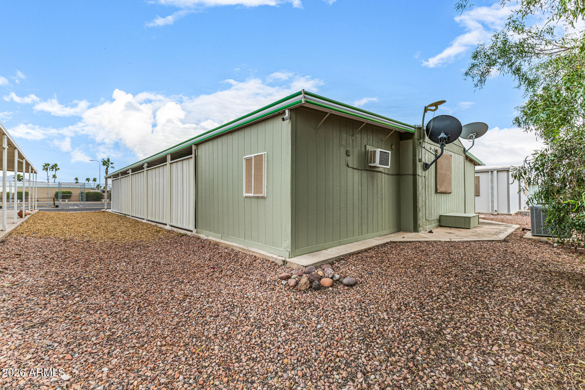 834 South Meridian Road, Unit 144 Apache Junction, AZ 85120 - Photo 33 of 43 a backyard of a house with lots of green space