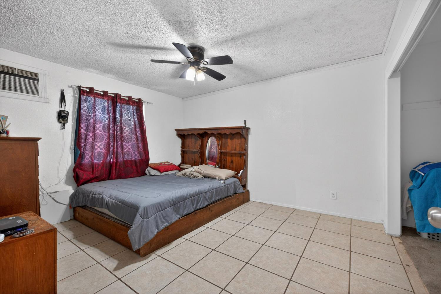 13591 East 5th Street Parlier, CA 93648 - Photo 18 of 31 a bedroom with a bed and a chandelier